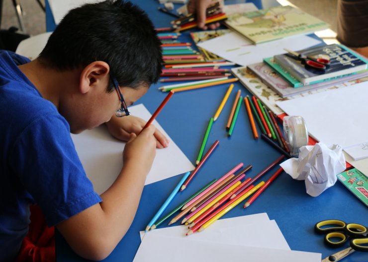 Saturday Academy student working on an illustration in an art class