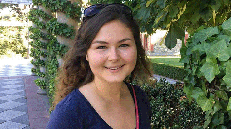 Andrea Landis Headshot - thumbnail
