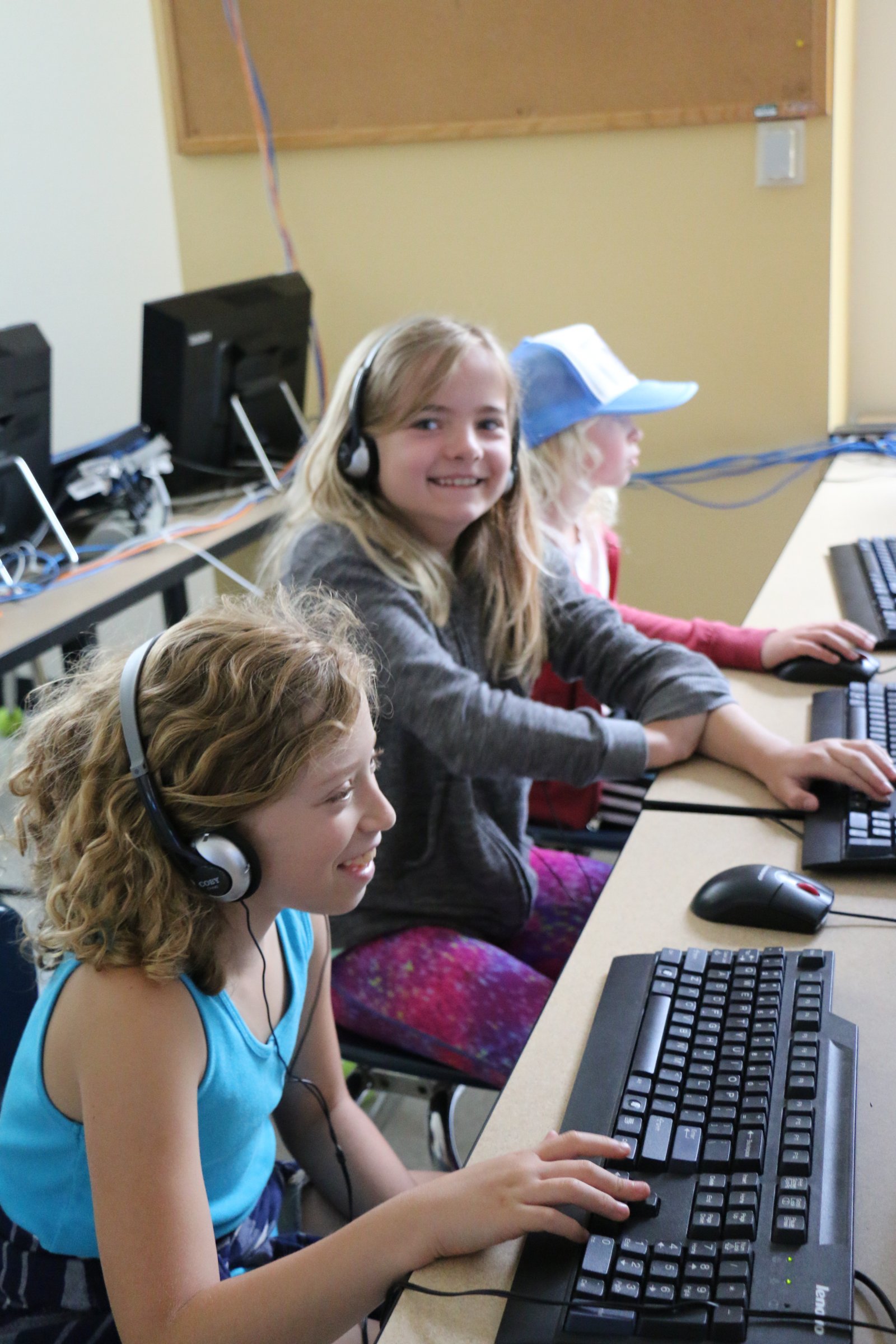 Saturday Academy girls learning to code in summer camp