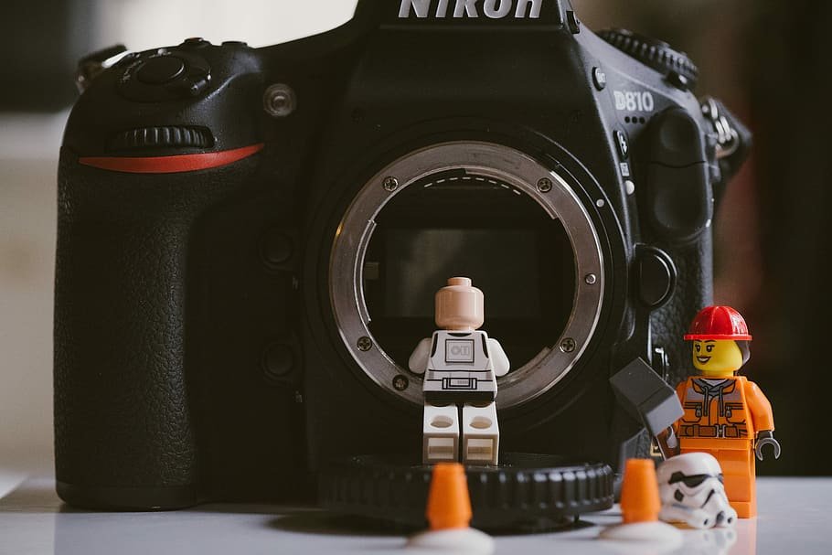 Two LEGO people are examining the lens of a DSLR camera - just an example of what students could create in this Saturday Academy LEGO class!